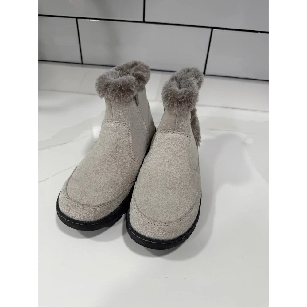Khombu Iris Women 7M Grey Suede Faux Fur Trim Side Zip Ankle Winter Boots
